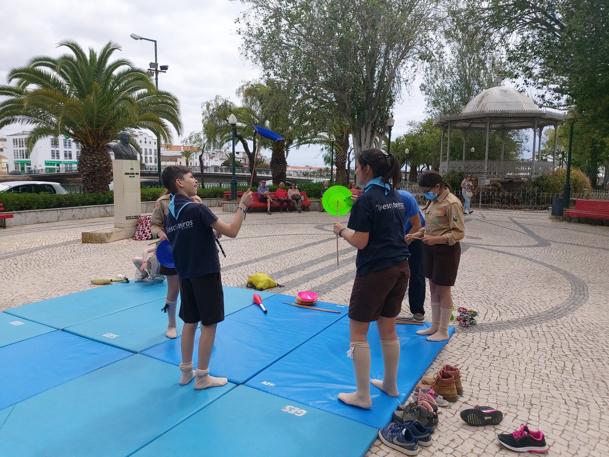 EventorsLab's tweet photo. Workshop "multidisciplinar circus" pela companhia D'Click, no âmbito do Central Artes- Programação Cultural em Rede
#centralartes
@Tavira1520 
@EventorsLab https://t.co/mv2JdbkmtB