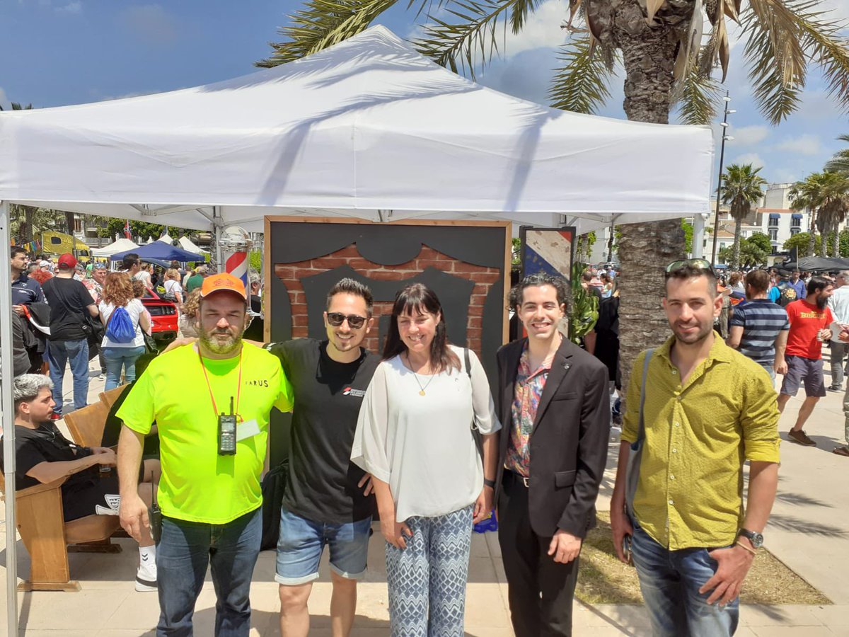 adriaguevara_'s tweet photo. Fins aquest vespre podem gaudir del Farus a la façana marítima de #vng. La festa del motor que, en la seva primera edició, agrupa més d’un miler de vehicles entre clàssics, americans, japonesos i motos. Peces de museu i col·lecció acompanyades d’activitats per a tota la família! https://t.co/ijZQOTAPeR