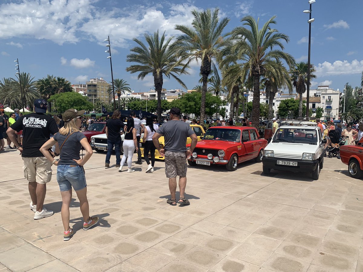 adriaguevara_'s tweet photo. Fins aquest vespre podem gaudir del Farus a la façana marítima de #vng. La festa del motor que, en la seva primera edició, agrupa més d’un miler de vehicles entre clàssics, americans, japonesos i motos. Peces de museu i col·lecció acompanyades d’activitats per a tota la família! https://t.co/ijZQOTAPeR