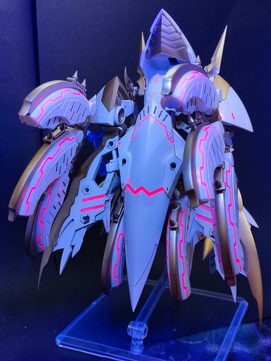 ■続き
#ダークアドヴェント 
#ラーニア
各所のピンクのラインは蛍光カラーで塗ってるのでブラックライトで発光します。(正面はちょっと分かりづらいですね。) 