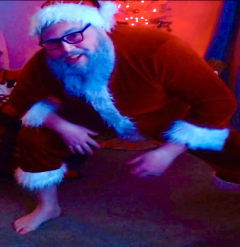 Trackins_'s tweet photo. U hope in a Stream (At Christmas time) and see a Full Santa getup wat u puttin n chat?! π
ππ
Also we do be doing the worm on Streamπ₯π
#santa #BEARD #ApexLegends @kamiWRLD_ #streaming #doingtheworm https://t.co/UFhHYEdPFK