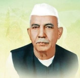 ASHOKCHOUDHRY57's tweet photo. Tribute to Former Prime Minister Chaudhary Charan Singh Ji on His Death Anniversary , who dedicated His life for the welfare of the farmers of our country. #ChaudharyCharanSingh 
#चौधरी_चरण_सिंह https://t.co/LTonnH5Igg