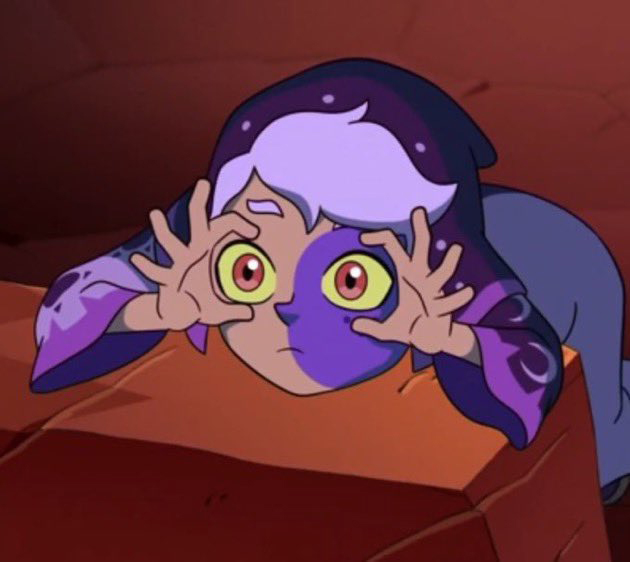 tohflags's tweet photo. toh spoilers #TOHSPOILERS 

non binary flag color picked from this picture of the collector https://t.co/0QFGDFighQ