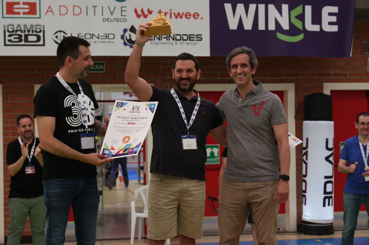 Alcobendas_ayto's tweet photo. 🥇En la Printer Party 3D celebrada en #Alcobendas, el alcalde @AitorRetolaza ha entregado el Premio Nacional de Impresión 3D 2022 a Raul Pedro Huete.👏🏻

También se ha cumplido el reto  del evento que era construir nuestra Menina con esta tecnología… y ha quedado así de chula. 💪 https://t.co/FgDITBWNTG