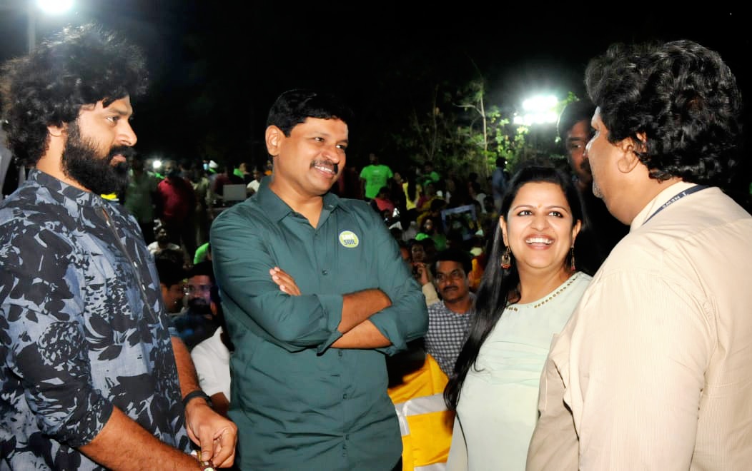 Let's love nature together and do something fruitful.
#GreenIndiaChallenge #SaveSoil
@MPsantoshtrs Honour to meet you sir and know from you personally when you believe in something magic happens.
<a href="/actorshritej/">ShriTej</a> keep doing good work  <a href="/QuayumAnwar1/">Quayum Anwar K</a> Blessed to know you.