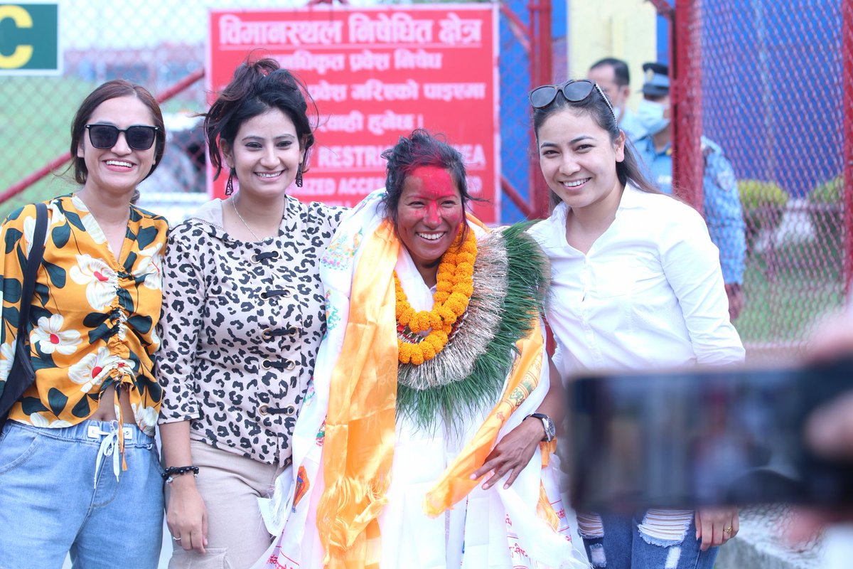 Record holder female climbers @poornimashresth and #KristinHarila return to Kathmandu after expeditions.  Purnima completed seven 8,000m mountains of Nepal. 
Congrats to the team !!

@KafleShristi @lakpasherpa_