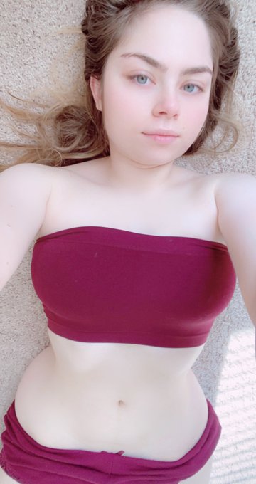 Watch MuscleMommyCosplays (🍑Linnea)'s leaked NSFW photo on TwXstars