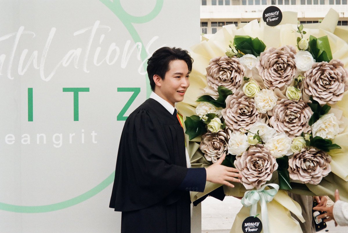 Creamgpc's tweet photo. so proud of you @MhorRitz 
#รูปหมอริทรับปริญญามหาบัณฑิต 
#RitzGraduation
#mhorritz https://t.co/WlUnjPxcKQ