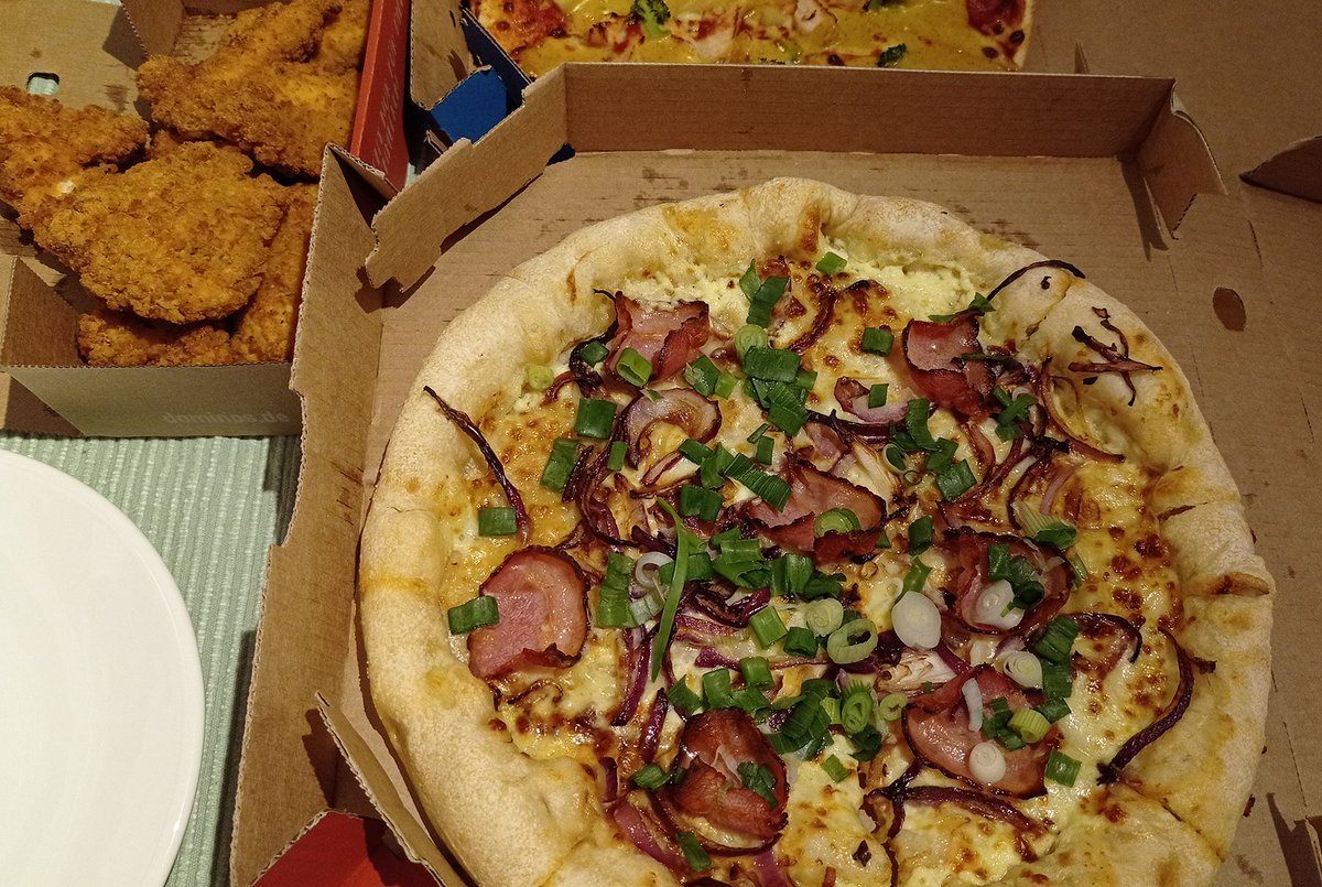 GM ☀️
Pizza and some fried chicken mood today 🍕🍗
How is your weekend going?