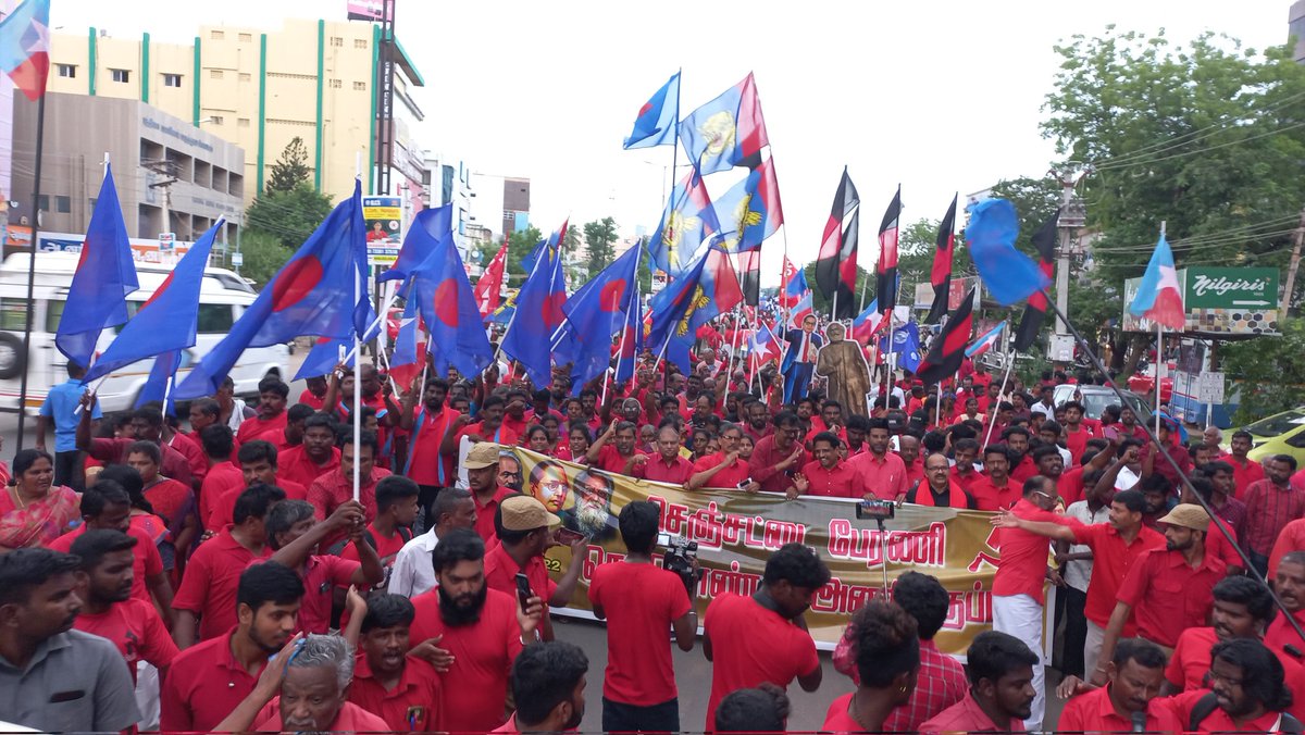 EraAthiyamaan's tweet photo. மதுரையில் பெரியாரிய உணர்வாளர்கள் கூட்டமைப்பு நடத்திய #செஞ்சட்டைபேரணியில் ஆதித்தமிழர் பேரவை தோழர்களோடு.. https://t.co/m5LsYeD2Qi