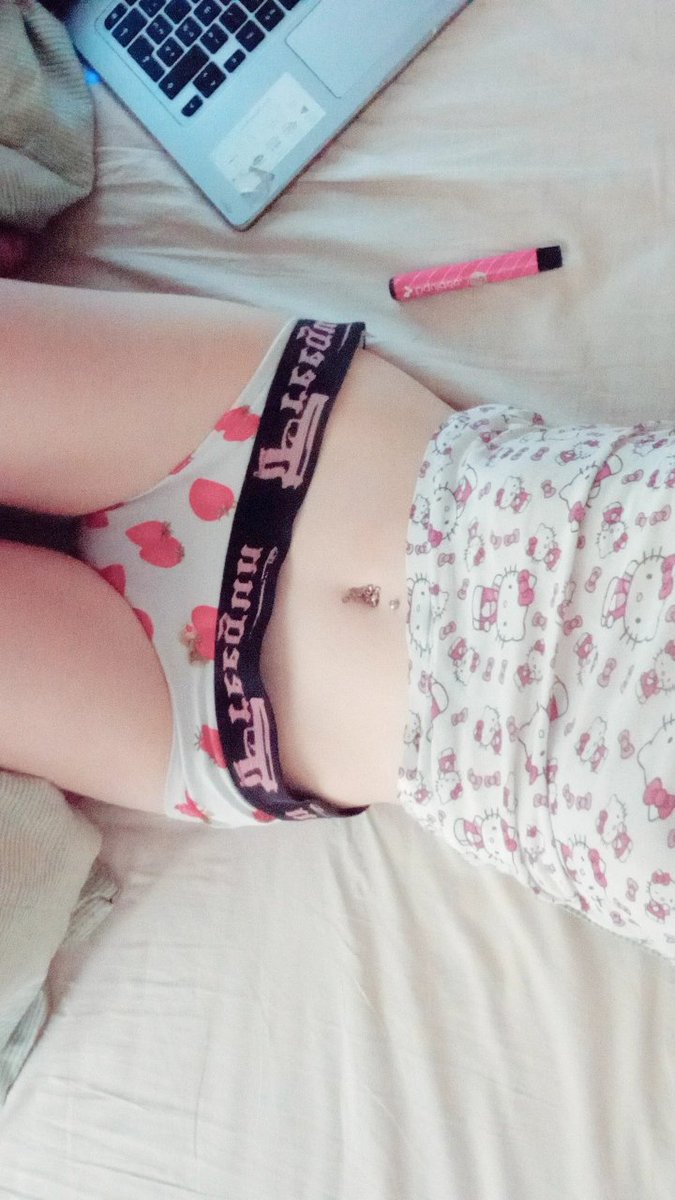 DominaRaven69's tweet photo. je suis de retour les toutous 🐶
♡
moneyslave moneymiss femdom findom paypig soumission domina soumis footfetish smokingfetish 
@Brun0Parent https://t.co/LH9rVGf5z1
