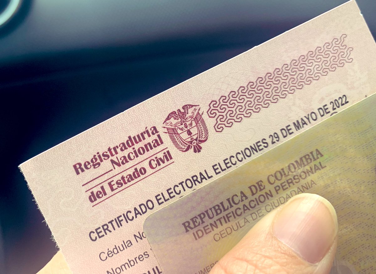 Una vez más he dejado mis esperanzas por un mejor Colombia en una cajita de cartón. Ojalá que éste año nuestros votos cuenten y que votemos “bien” #EleccionesColombia2022