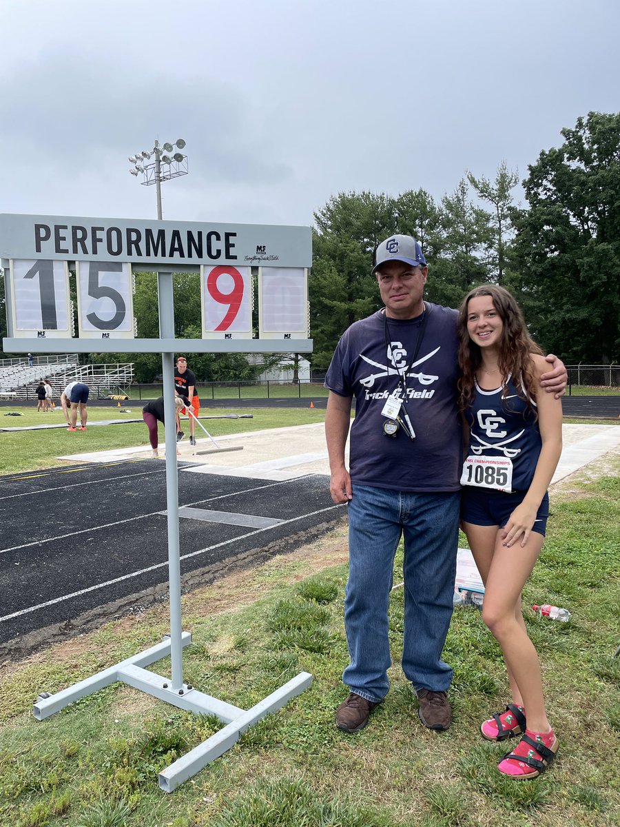 jondelp7's tweet photo. My oldest daughter made it to State Track meet at Liberty U next Saturday by placing 4th at Regional 3D meet in Staunton River Thursday with her best jump of the year: 15’ 9 1/4”. Needless to say I am proud dad (coach). Go Emily !! https://t.co/gPlgN0dgWv