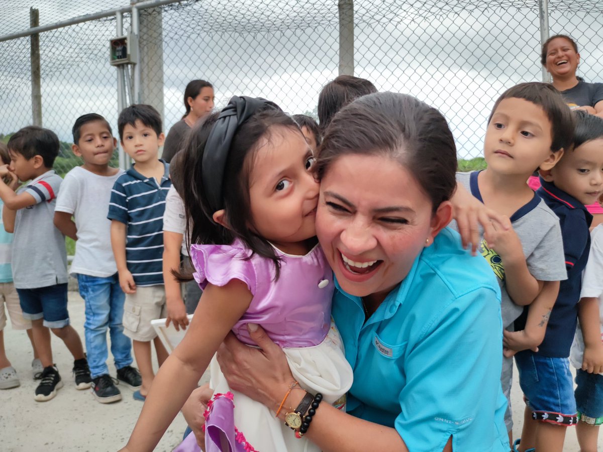 freciaplaza's tweet photo. #Agasajo 🧑🎨🎨
Visitando a mis niños del sector #CasaParaTodos #Paján #Manabí
Un niño 👶👦👧 es el tesoro más grande del mundo, cuidemoslos con el ejemplo para que sean hombres y mujeres de bien.
#EllaEs #FreciaPlaza #FP #FuturoProgreso @RC5Oficial @MashiRafael https://t.co/zhPiGm8lz0