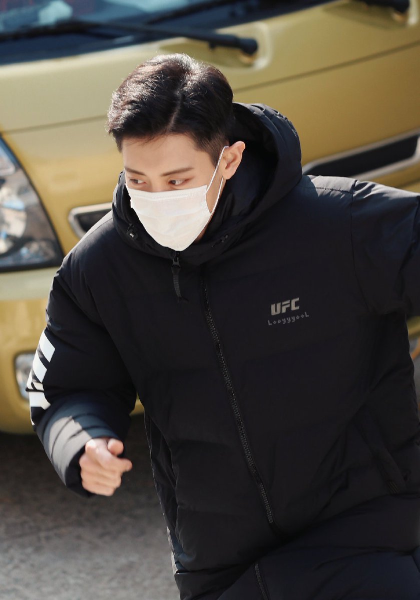 cyhourly's tweet photo. 엑소 박찬열  #CHANYEOL #찬열 
#박찬열 #엑소찬열 #チャニョル #灿烈 https://t.co/i9pfMQnHED