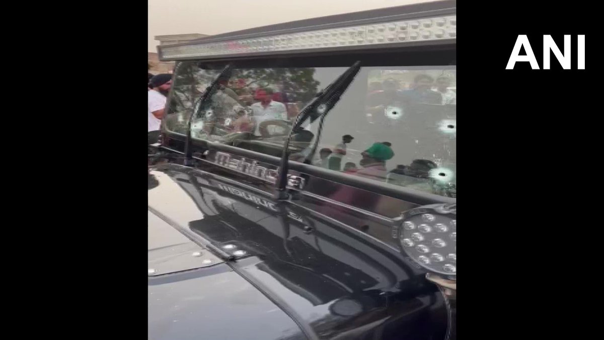 ANI's tweet photo. Punjabi singer Sidhu Moose Wala was shot by unknown people in Mansa district, Punjab. Further details awaited. https://t.co/DiK5s6UCvv