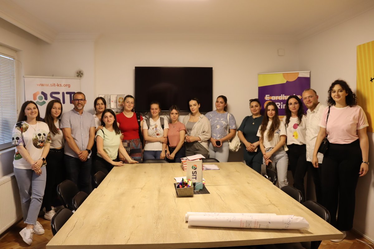 SIT_center's tweet photo. We held the second part of training on the program Y - #Youth with the Social Work students from the Faculty of Philosophy - University of Prishtina.✨They had the chance to interact with each other and elaborate more on this program's topics in an innovative way.
#YMI #F4Y https://t.co/d2jDHjewlx
