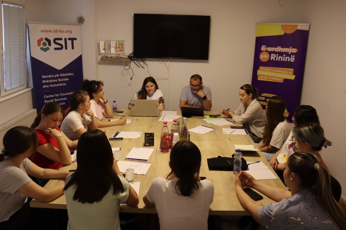 SIT_center's tweet photo. We held the second part of training on the program Y - #Youth with the Social Work students from the Faculty of Philosophy - University of Prishtina.✨They had the chance to interact with each other and elaborate more on this program's topics in an innovative way.
#YMI #F4Y https://t.co/d2jDHjewlx