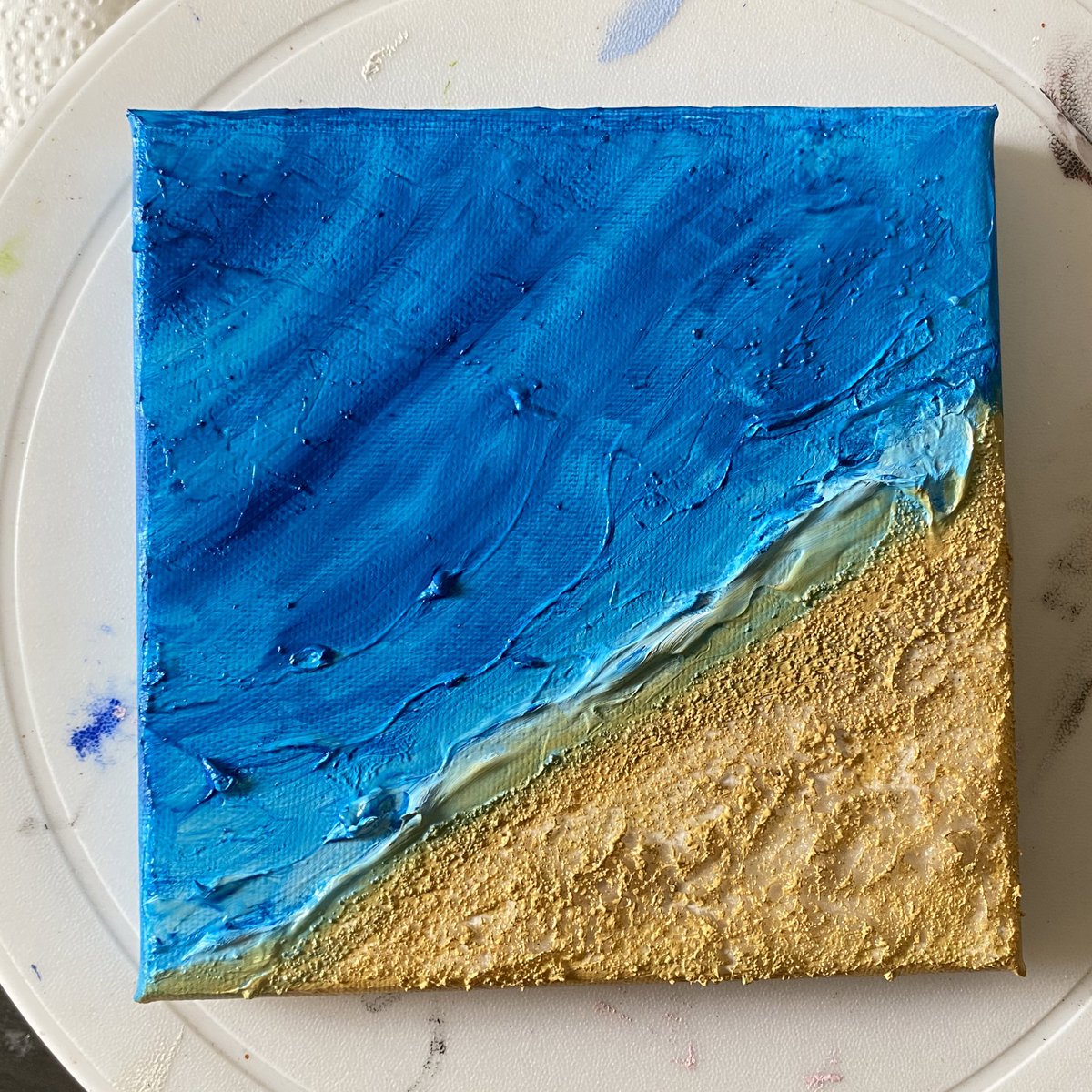 liyanakidal's tweet photo. I suka experiment new things &amp; this series is VERY NEW EXPERIENCE for me 🌊 #waves #waveseries #oilpainting 

“Pasir”
15x15cm square canvas
RM150 https://t.co/HuPq1cKgCq