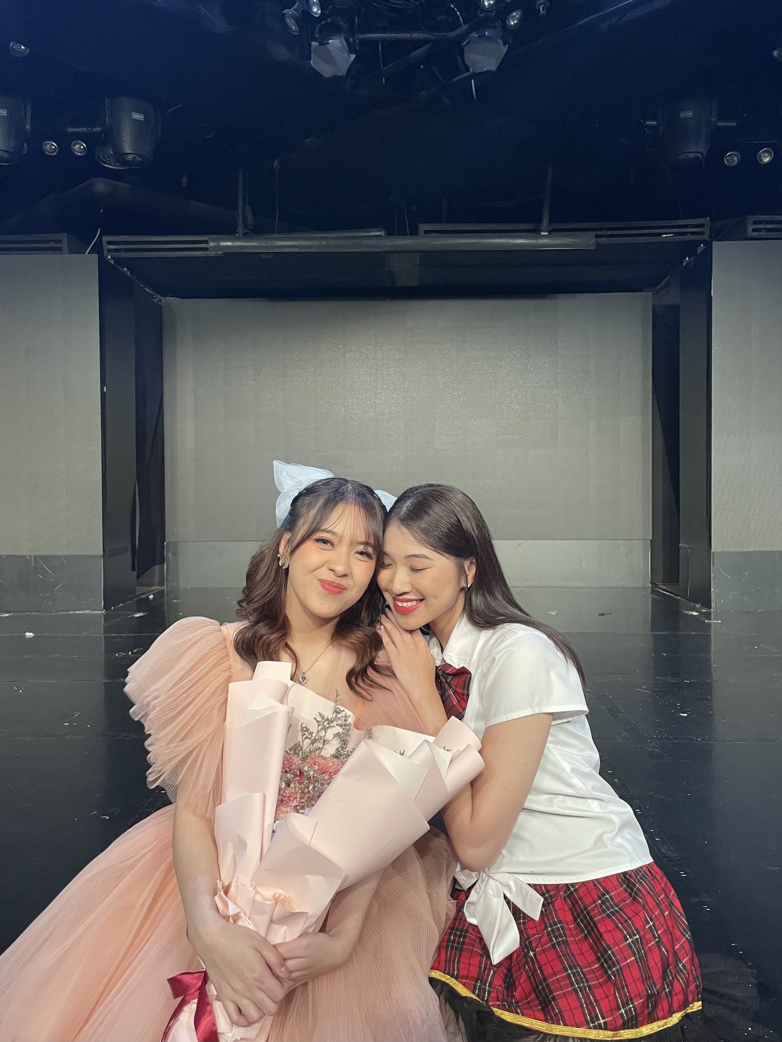 Shani Indira Natio on Twitter: "Happy graduation nin! bangga bgt sama