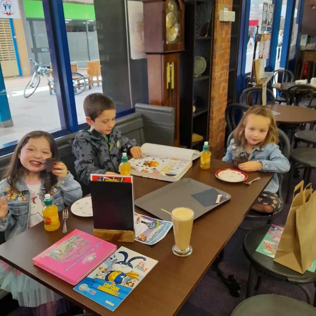Doughadventures's tweet photo. Love, love, love this bookshop. A little gem in Bootle Strand @KingsleyandCo_ 

 #kidslovingbooks 
#childrensbookauthor
#lovereading 
#imagination 
#travel https://t.co/lfsraZRXMO