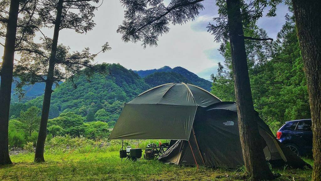 chico1024's tweet photo. 久しぶりの #ソロキャンプ は熊野古道中辺路ルートの近露。目の前を日置川が流れるいい雰囲気のサイトでした。
#キャンプ #thenorthface #lander4 #ノースフェイス #ランダー4 https://t.co/HTN8Jer41U https://t.co/PnZQVb0OJM