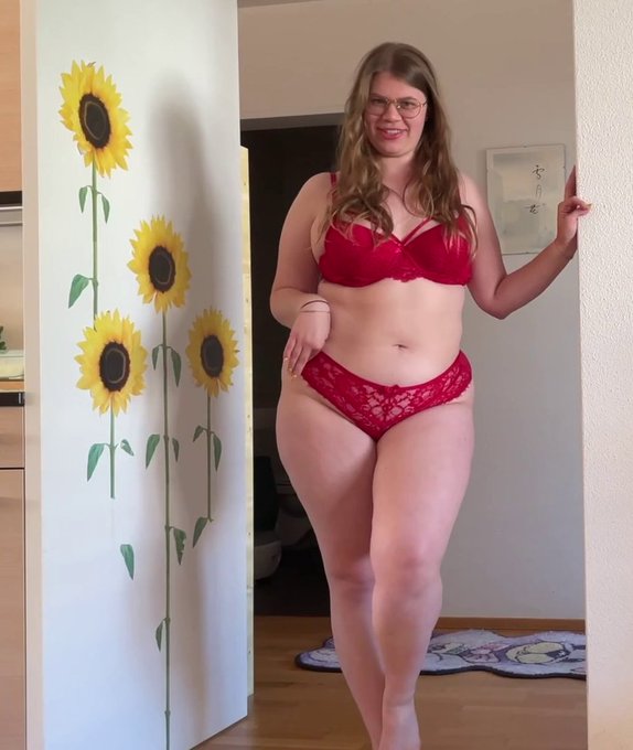 Guten Tag mein Lieber Nat&uuml;rlich gibt es auch heute wieder ein neues, geiles Video von mir wie ich vom<a href="/tag/curvymodel"class="tags"><span>#curvymodel</span></a>