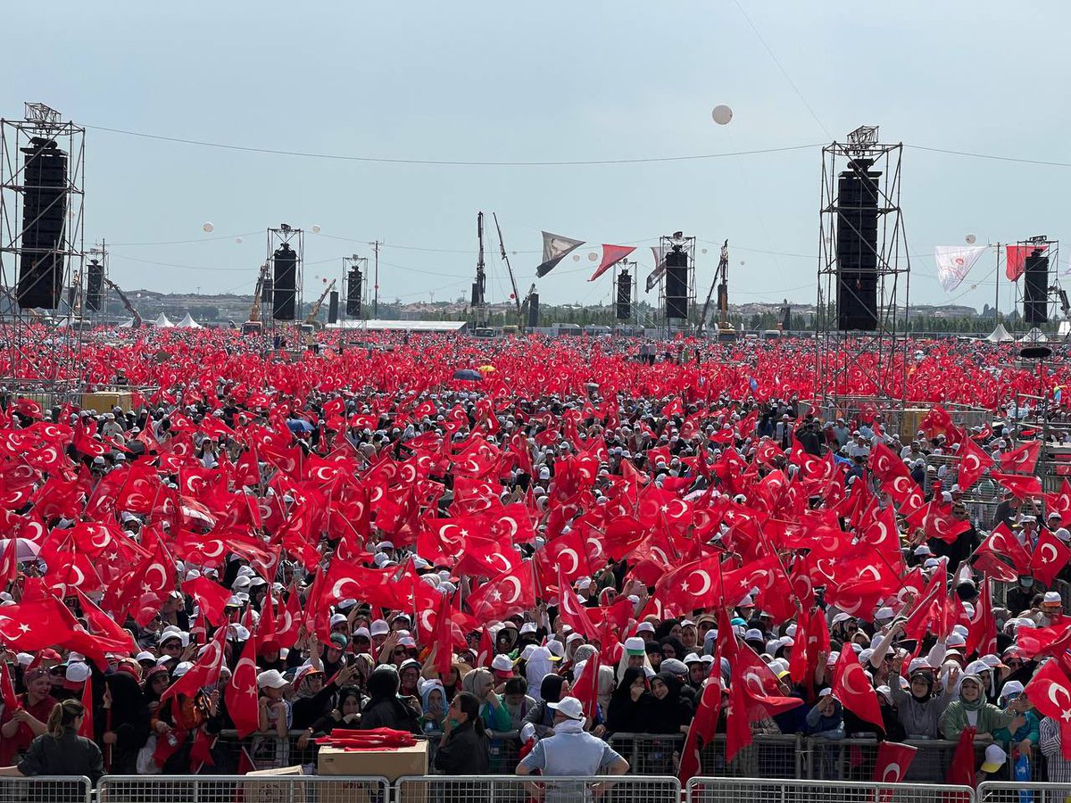 Kudurun Zorla Değil Yağmur Gibi İnsan Seli Maşallah #85MilyonunBahçesi