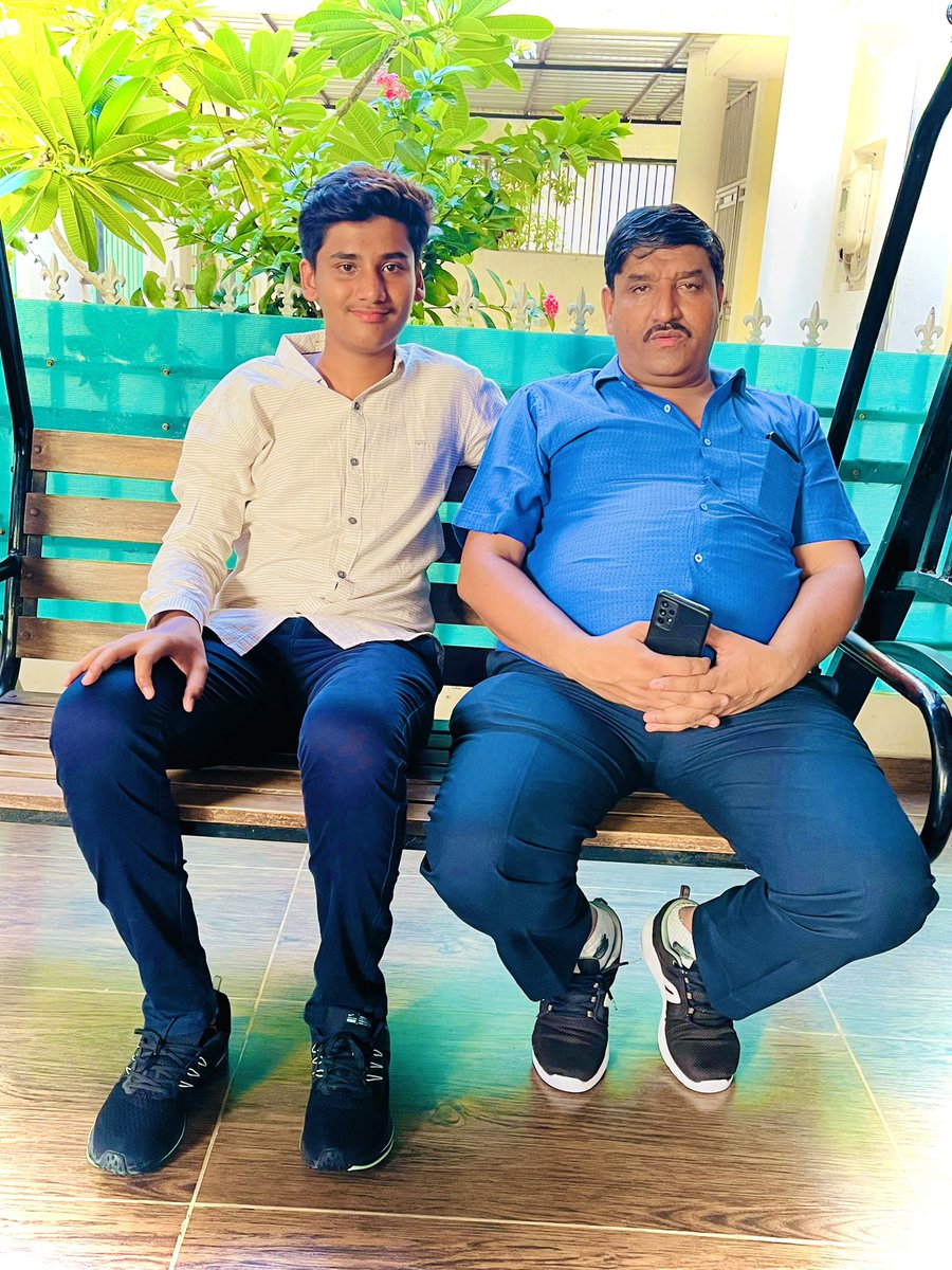 KishanNagaldham's tweet photo. રુપયા થી વધુ જ ખરીદી સકાય છે
પણ પપ્પા જેવો પડછાયો ક્યારે નથી
ખરીદી શકાતો લવયુ પપ્પા
#કિશન_મૂંધવાભરવાડ
#જય_ઠાકરધણી
#જય_નાગબાઈ_માં
#જય_માં_ભગવતી
#Nagaldham
#ND_GROUP
#Nagaldham_Group https://t.co/nFrQ5EW8zD