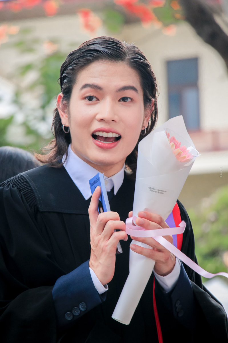 flukeeecnk's tweet photo. “สวัสดีค้าบบบม๊ามี๊”
#TBgraduation
#รักติดเทอร์โบ https://t.co/jYFBmjYqBU