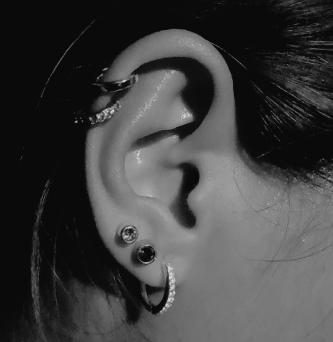 Jaengerbread's tweet photo. Been wanting to get Daith, Conch and Flat Piercing >.<. But got another Lobe instead just to calm my ass down 😌 coz napay thesis and d nyah matagad ang aftercare sa tulo. Tingbon nlng jd after thesis 🤣 https://t.co/NijHcdoCuk