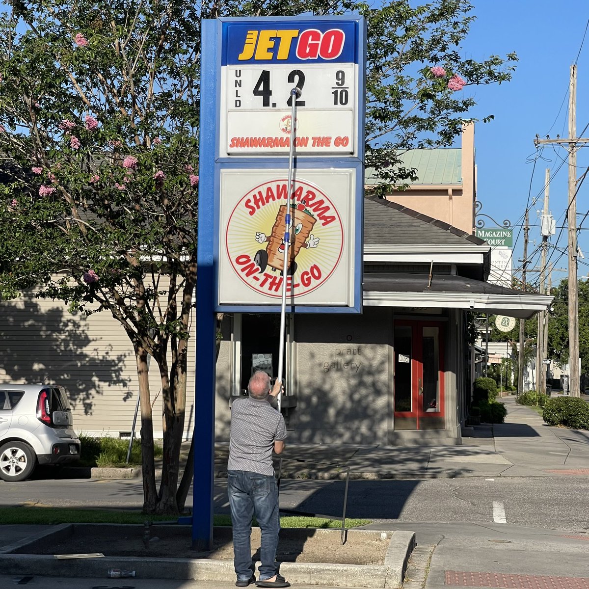 1jplagarde's tweet photo. Heading higher. He added a 3 to it for a price print of $4.23 and 9/10. At these prices it’s probably time to dump the fraction. Front month gasoline futures were up 5.3% on the week. Maybe they should price the shawarma on a daily basis too! https://t.co/oaweEP4SEE