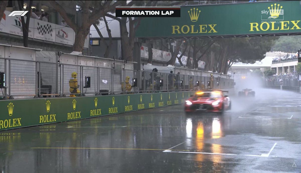 SkySportF1's tweet photo. ⛈ DILUVIO TOTALE A MONTE CARLO
⚠️ Bandiera rossa, partenza sospesa
LIVE ➡ https://t.co/uoONG6NqH8
#MonacoGP 🇲🇨 #SkyMotori #F1 #Formula1 https://t.co/JEGDKxTvH8