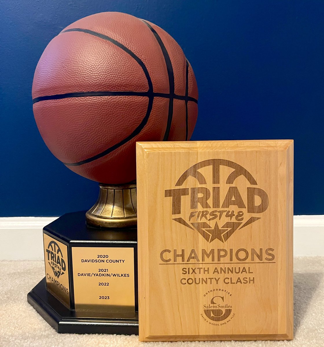TriadBlueChip's tweet photo. 🏀 @TriadBlueChip 6th Annual #SalemSmilesOrthodontics VARSITY #TriadFIRST48 #COUNTYCLASH

📆 Sunday, June 5th

📍Glenn High School (@Glenn_Hoops)

📸🎥 - @voflicks 

📑 @ScoutingThe336 

🎟 $15 Day Pass

🧭 10am - 6pm

6️⃣ County Teams

5️⃣ Games 

1️⃣ CHAMPION 🏆

📃 Rosters.. 🔜 https://t.co/EAOnpKDz5c