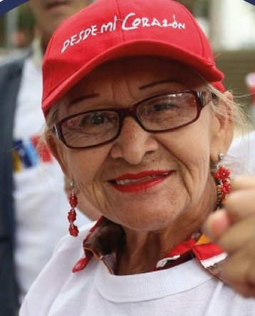 vargas_mimou's tweet photo. Las Abuelas y Abuelos son seres especiales, luceros cargados de luz propia, con sabiduría, amor y esperanza .Tienen una mirada tan especial, se les nota el alma,  a ell@s debemos nuestro existir . Nuestro eterno agradecimiento por sus luchas 
¡Feliz Día! ❤🇻🇪
#DiálogoEntreIguales https://t.co/g9ZOwV5YEC