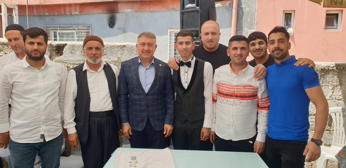 haciozkan33's tweet photo. #TOROSLAR
#Akasya ve #Bezek ailelerinin kıymetli evlatları #Fatma ile #Mustafa kardeşlerimizin düğün merasimine katılarak, mutluluklarını paylaştık.
Genç Çiftimizi tebrik ediyor, ailelerine hayırlı olmasını temenni ediyor, iki cihan saadeti diliyorum. https://t.co/kMXKCXJYz6