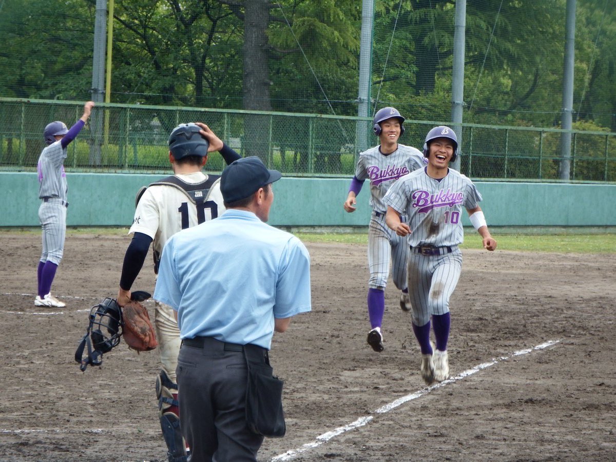 bukkyo_baseball's tweet photo. 【春季リーグ戦7試合目】
2-2で迎えた7回に#31大川の適時打を放し、勝ち越しに成功。続く7.8回に追加点を挙げ#25塩見がサヨナラスリーランホームランでコールド勝ち‼️ https://t.co/lRYuRJcbhZ