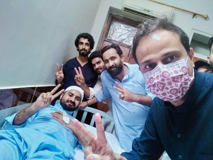 ShahzaibPSF1's tweet photo. جیالے لاوارث نہیں❤✌🏻
انکی قیادت انکے ساتھ ہے۔
@SaeedGhani1  Ghani 
@murtazawahab1  
@psfmansoor  
#PSFKorangi
#TerroristJamiat
#BanIJT https://t.co/qSOzPYf8Vo