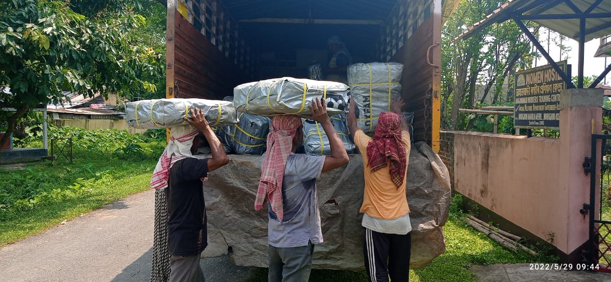 #assamfloods We are responding! 

Our contingency kits—tarpaulin sheet, ground sheet, bucket, mug, toilet slab, NaDCC tablets—are now on their way to Silchar. #Cachar

We are hoping to reach 1000 flood-affected families soon.

Keep supporting us: donate.oxfamindia.org/indiafloods