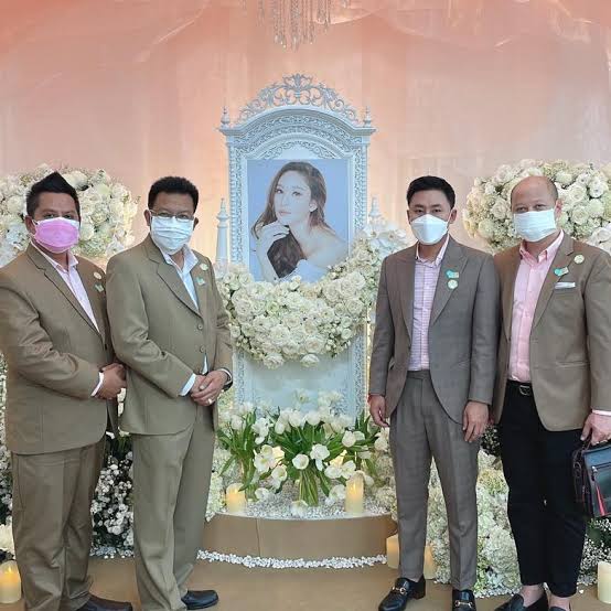 chuangwit's tweet photo. ตอนแรกกูก็นึกว่าพวกมึงจะมาช่วยตม. ตอนนี้รู้และ มาหาแสงกับตม.นี่เอง เหอะๆๆ แถมเล่นพวกเล่นพ้องกันอีก เจริญ  #แตงโมต้องได้รับความยุติธรรม #แตงโมต้องไดัรับความยุติธรรม https://t.co/maKPT8v1ts