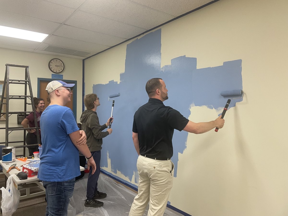 SLHSspartans's tweet photo. Ms. Scoralick and her students spruced up the counseling office with a new blue wall.  Mr. Kinslow joined in on the fun! https://t.co/sFS6EptmCo