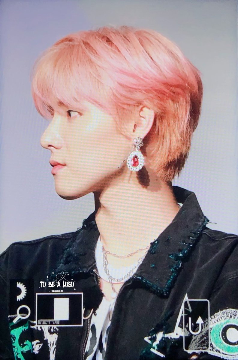 220529 디엠씨 대면팬싸 

신이다! 용훈신! 

#ONEWE #원위 #용훈 #YONGHOON