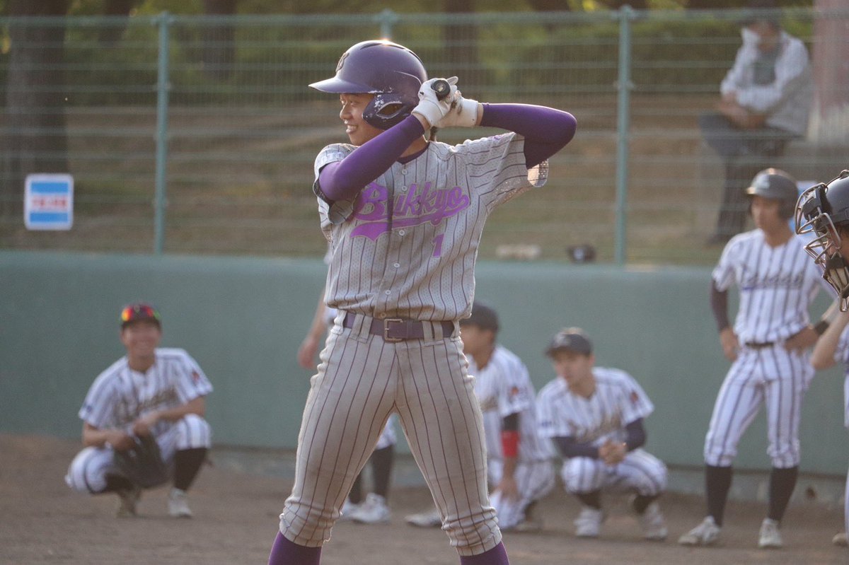 bukkyo_baseball's tweet photo. 【春季リーグ戦】
2022.5.25

5回  #99山口 #44佐々木 の連打で得点し、6回に勝ち越しを許すも7回には #12河野、9回には #18今川 の適時打で引き分けとなった。
先発#17中西 は5回1失点と好投した。 https://t.co/MwOSQXRiMo