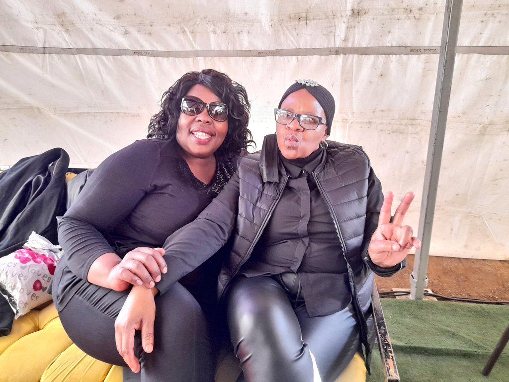 jozifm's tweet photo. We look like this when we party with a purpose. #AllBlack #BlackByPopularDemand #ZolaThreePubAndGrill #Party4Life #PartyWithAPurpose  MM https://t.co/UoSMtxbE7x