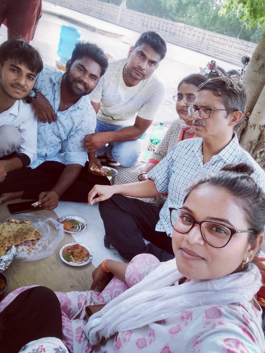 Amitabhthakur's tweet image. मैं, @ANutanThakur व ईको गार्डन में धरना दे रहे UPSI के अभ्यर्थी