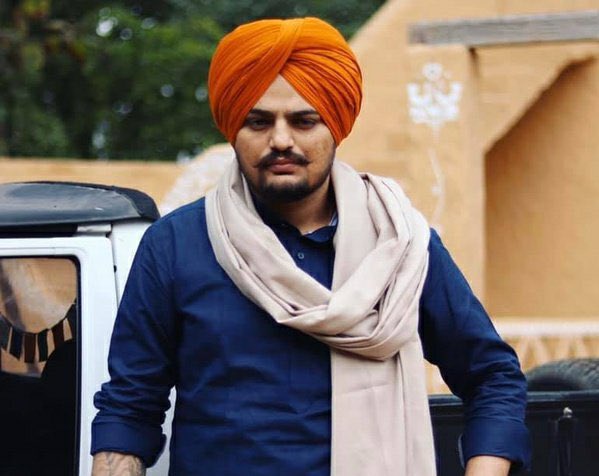 airnewsalerts's tweet photo. Famous Punjabi singer Shubhdeep Singh Sidhu  popularly known as #SidhuMoosewala shot dead by unidentified assailants in Jawaharke village of Mansa district.

The incident occurred just a day after Punjab Police withdrew security of 424 persons including  of Sidhu Moosewala. https://t.co/dP75RniccD