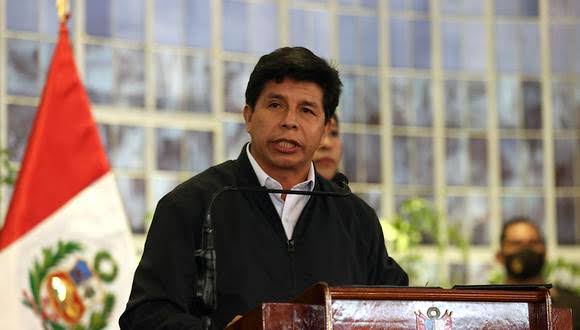 peru21noticias's tweet photo. 🔴 LOÚLTIMO 
El Fiscal de la Nación, dispone ampliar investigación preliminar contra el presidente de la República, Pedro Castillo, por la presunta comisión de los delitos de organización criminal, tráfico de influencias agravado y colusión agravada. https://t.co/4mUpI0Ccdi https://t.co/CEbzSMBE6E