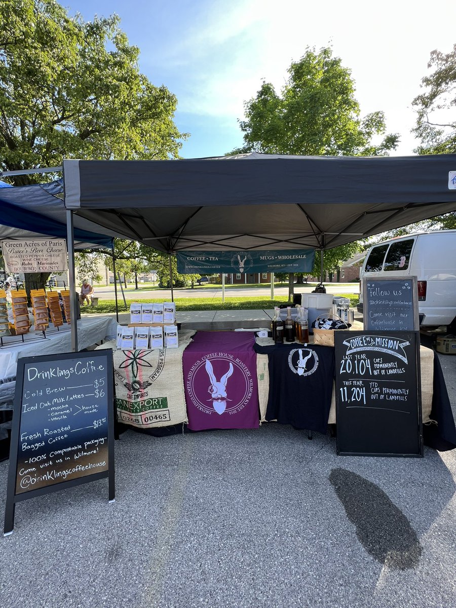 rodrigs311's tweet image. Come out to LexingtonnFarners Market on Southland Dr. from 10-2 and enjoy some #drinklingscoffee! Cold brew, iced oat milk lattes, hot drip, t-shirts, and smiles. 
#wereputtingsmilesonfaces
#coldbrewcrew