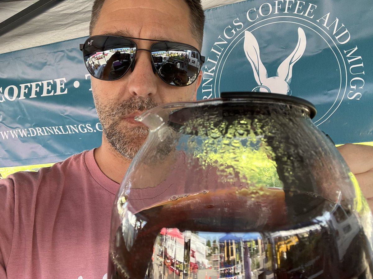 rodrigs311's tweet image. Come out to LexingtonnFarners Market on Southland Dr. from 10-2 and enjoy some #drinklingscoffee! Cold brew, iced oat milk lattes, hot drip, t-shirts, and smiles. 
#wereputtingsmilesonfaces
#coldbrewcrew