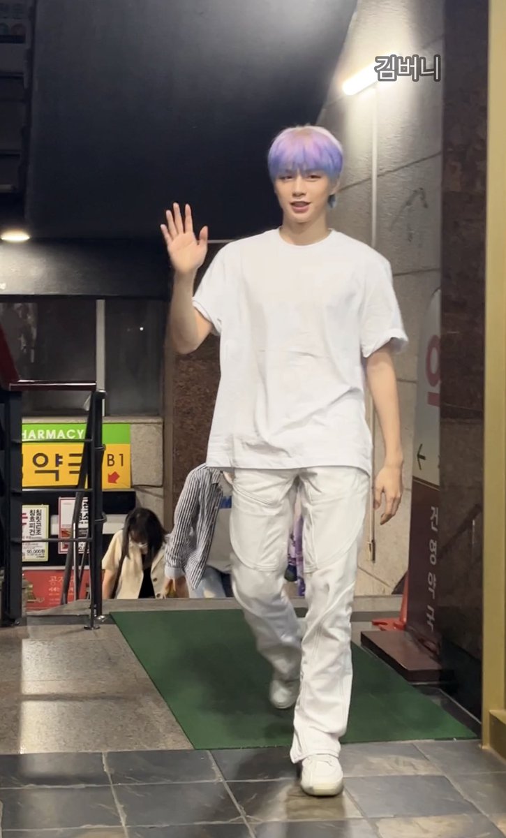 monoamine__'s tweet photo. Off-white ที่หร่อมากๆ ยังไม่ทันตายก็ได่เห็นเทวดา ไม่เกินจริง https://t.co/YdhdqCj3of